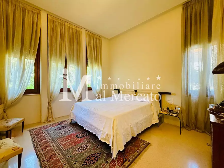 Immagine 31 di Villa in vendita  a Camaiore