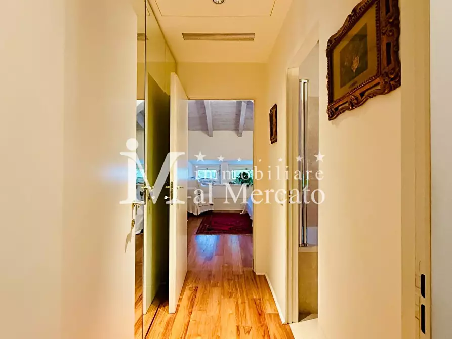 Immagine 42 di Villa in vendita  a Camaiore