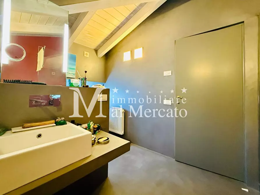 Immagine 59 di Villa in vendita  a Camaiore