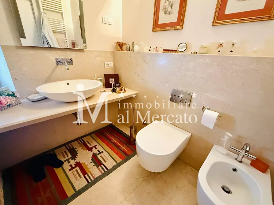 Immagine 45 di Villa in vendita  a Camaiore