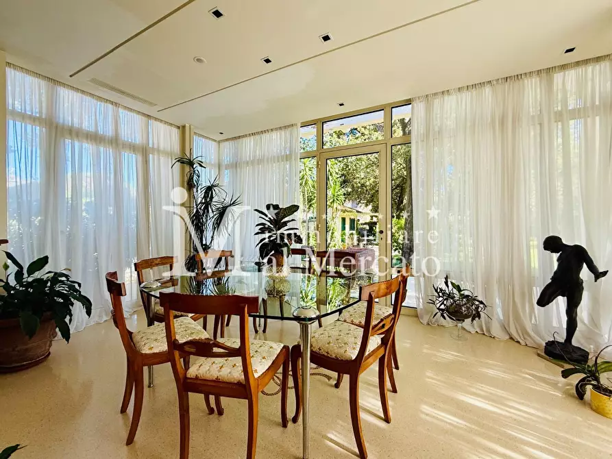 Immagine 20 di Villa in vendita  a Camaiore