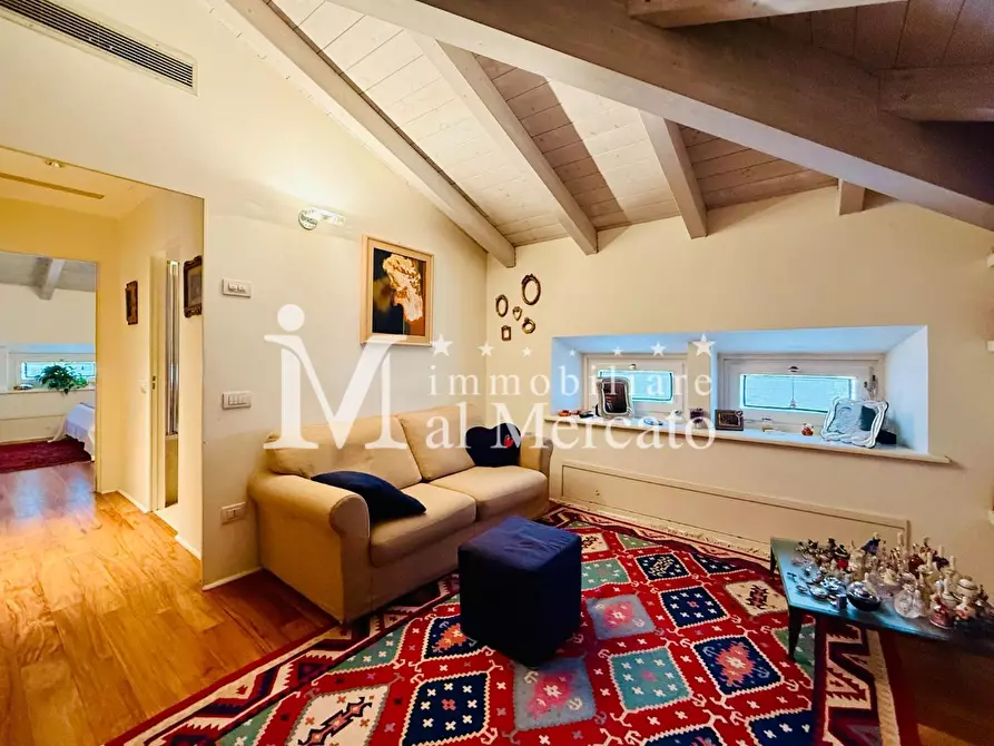 Immagine 39 di Villa in vendita  a Camaiore