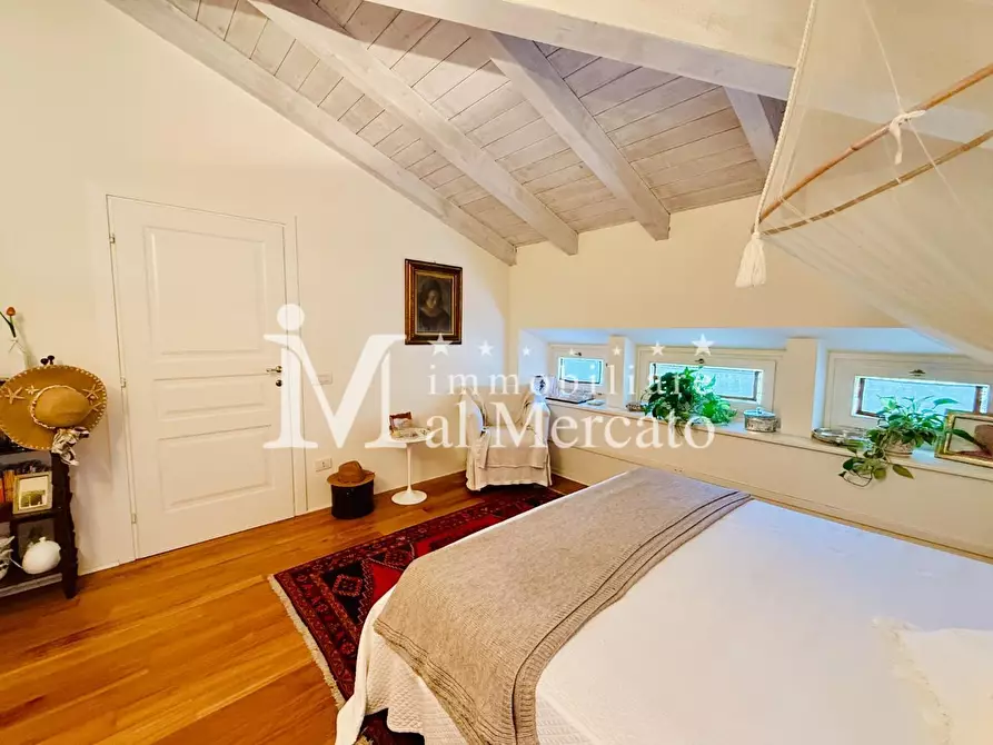 Immagine 48 di Villa in vendita  a Camaiore