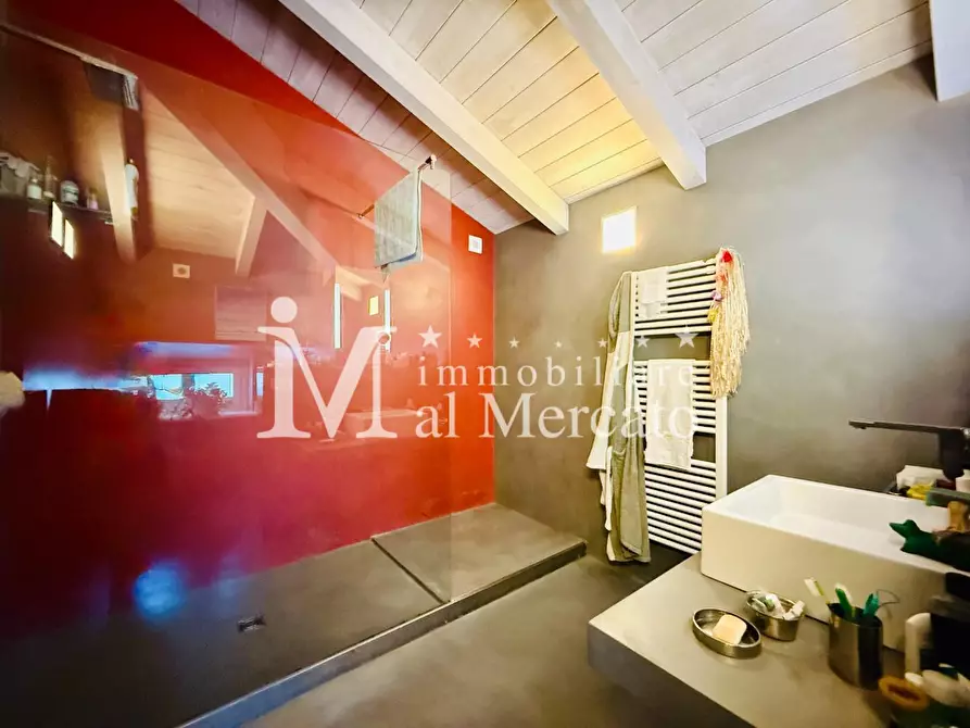 Immagine 58 di Villa in vendita  a Camaiore