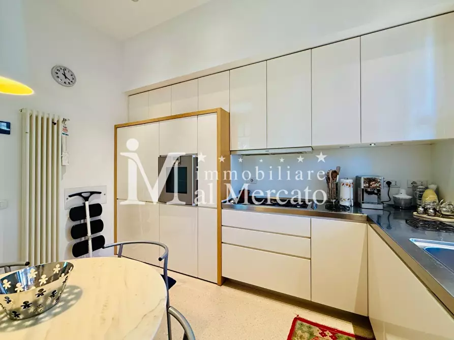 Immagine 28 di Villa in vendita  a Camaiore