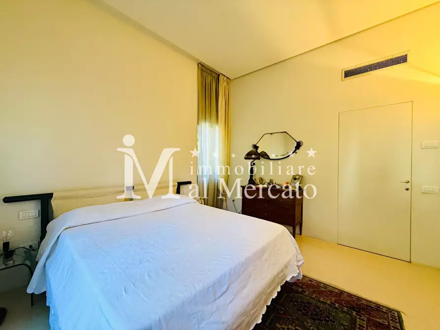 Immagine 32 di Villa in vendita  a Camaiore