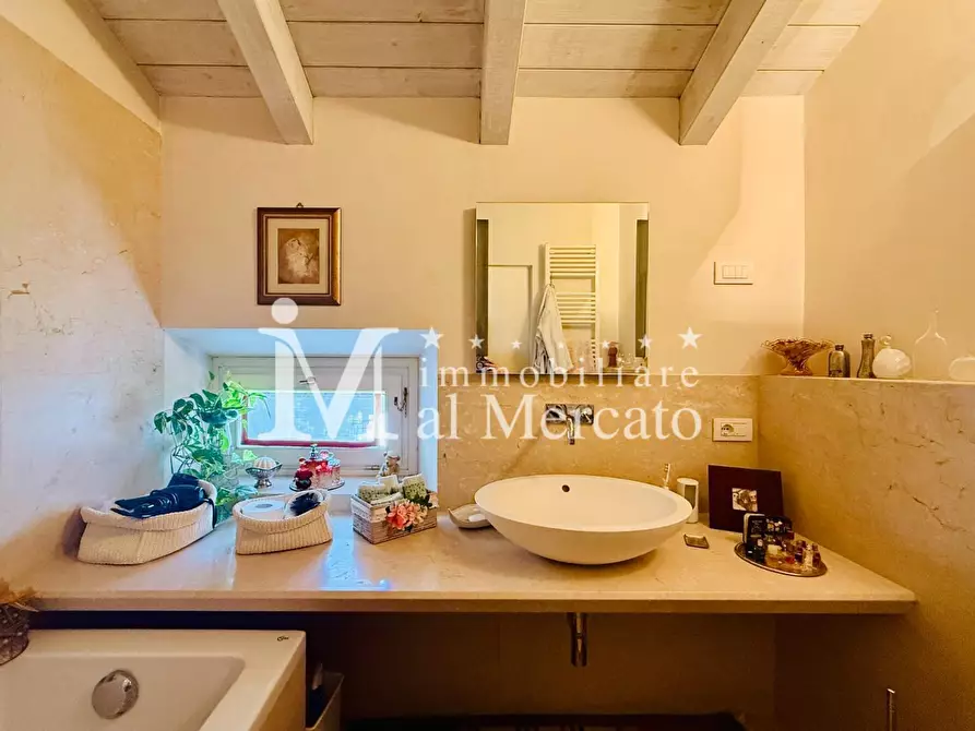 Immagine 44 di Villa in vendita  a Camaiore