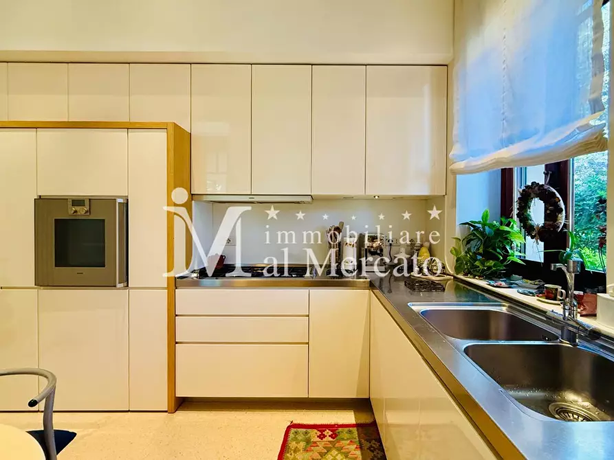 Immagine 29 di Villa in vendita  a Camaiore