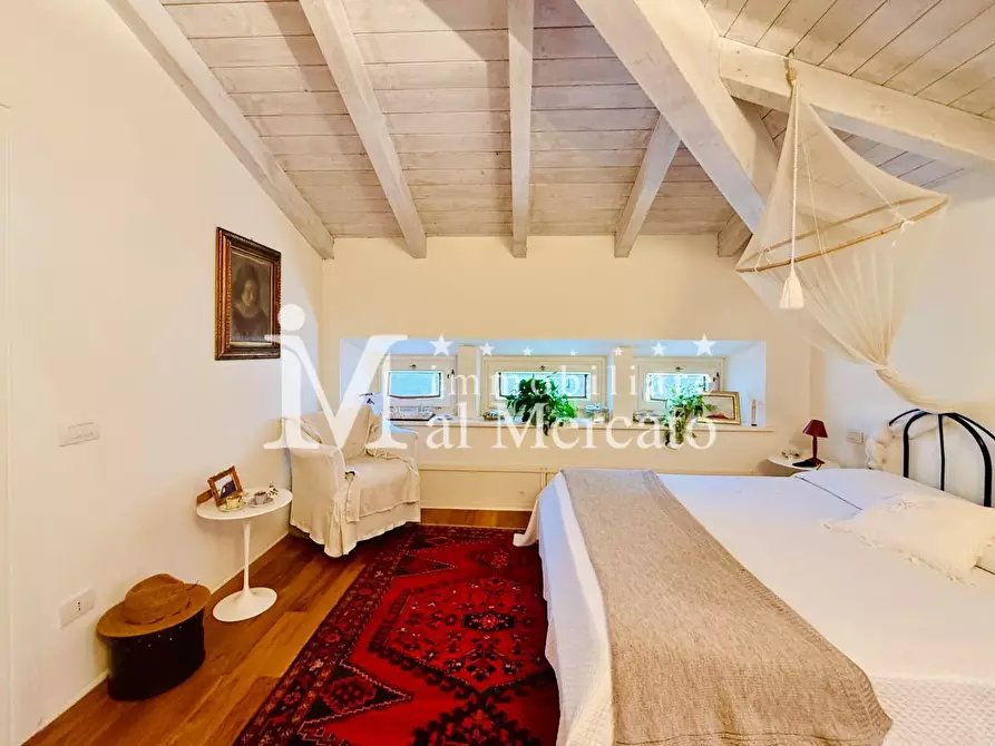 Immagine 47 di Villa in vendita  a Camaiore