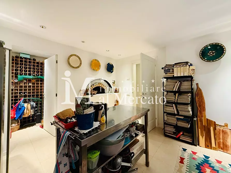 Immagine 71 di Villa in vendita  a Camaiore