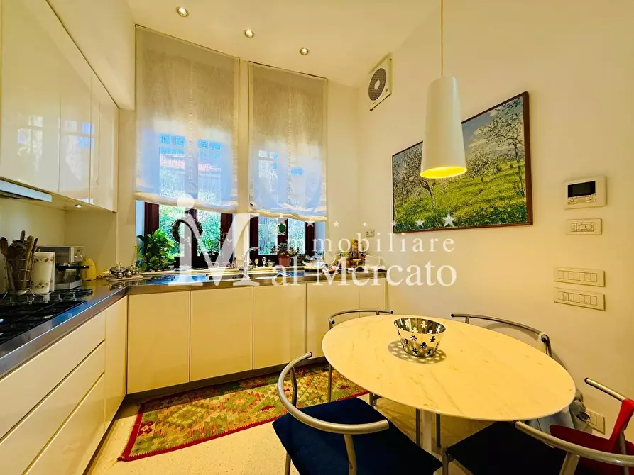 Immagine 27 di Villa in vendita  a Camaiore