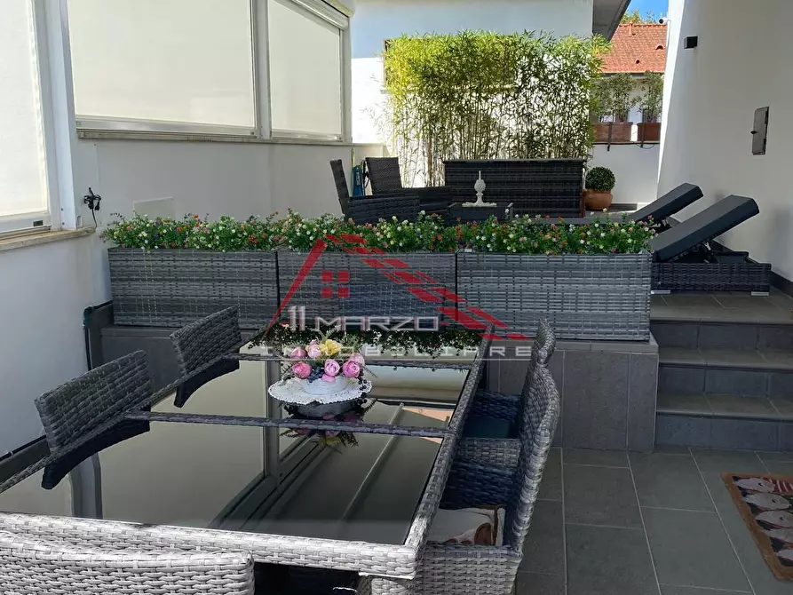 Immagine 17 di Villa in vendita  a Montignoso