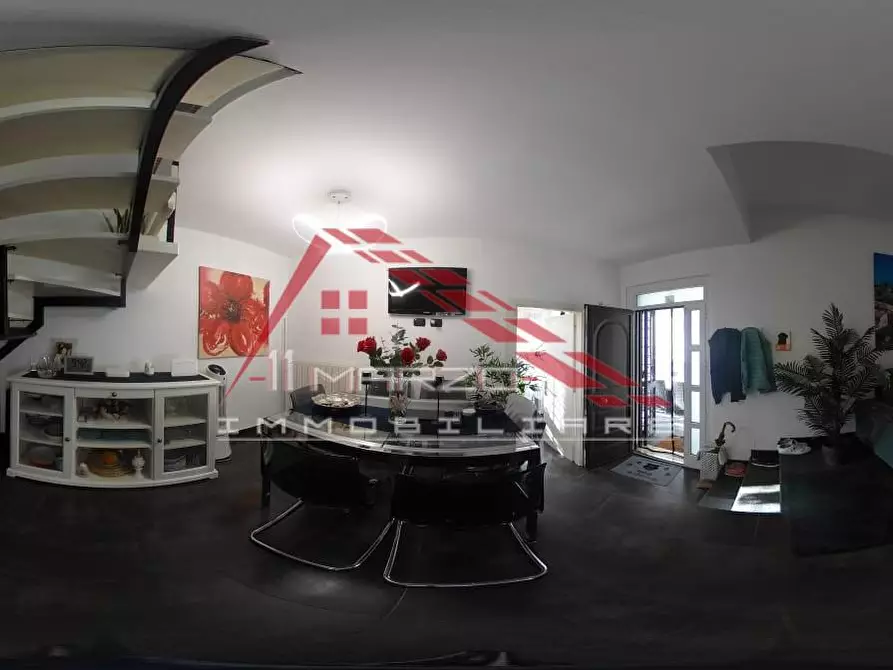 Immagine 1 di Villa in vendita  a Montignoso