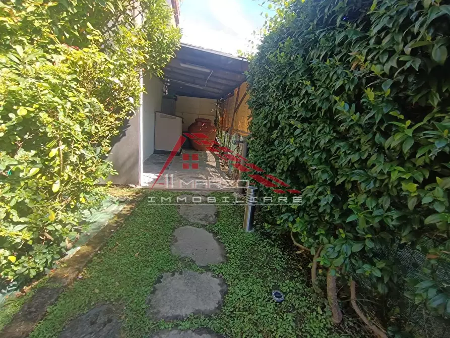 Immagine 4 di Villa in vendita  a Montignoso