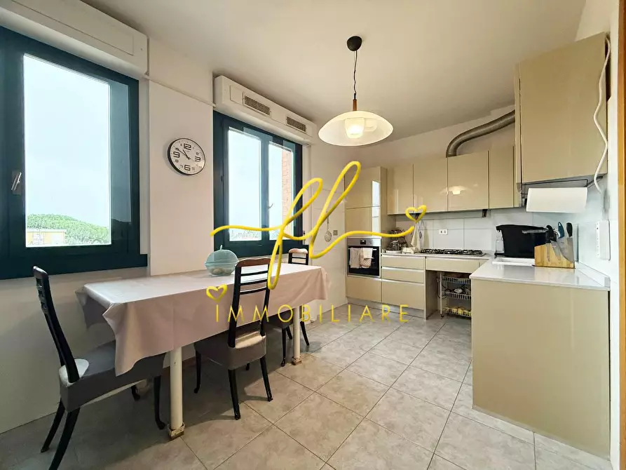 Immagine 5 di Appartamento in vendita  a Cecina