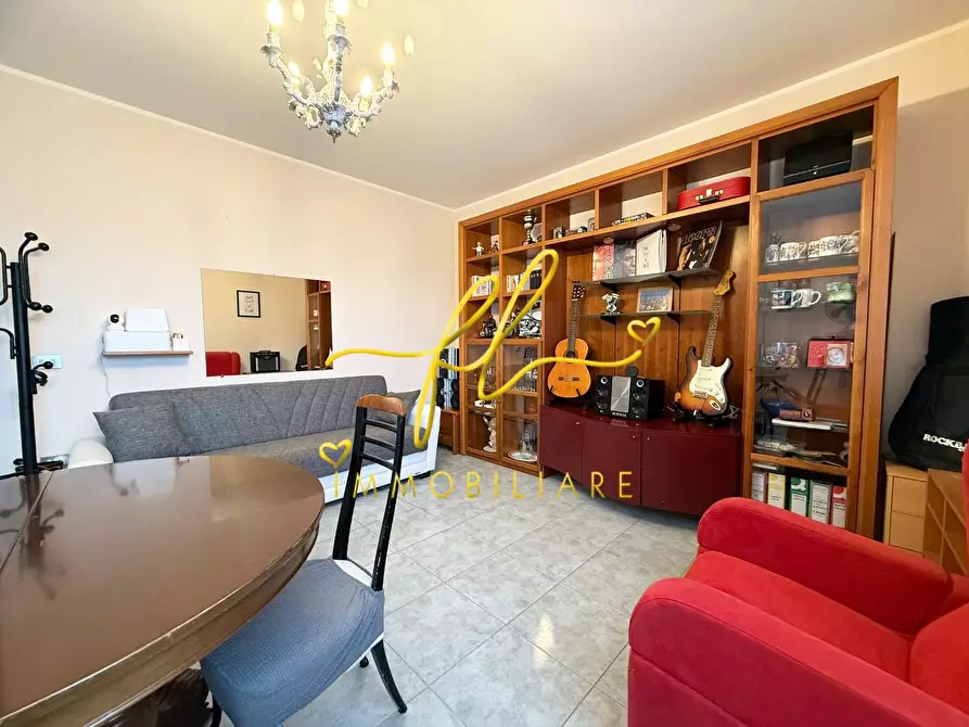 Immagine 2 di Appartamento in vendita  a Cecina