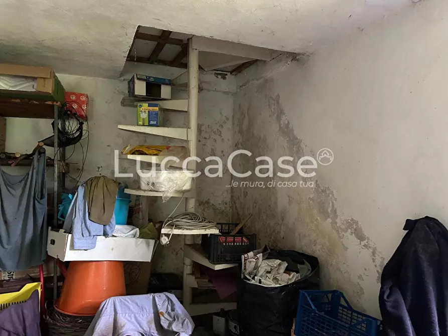 Immagine 14 di Deposito in vendita  a Borgo A Mozzano