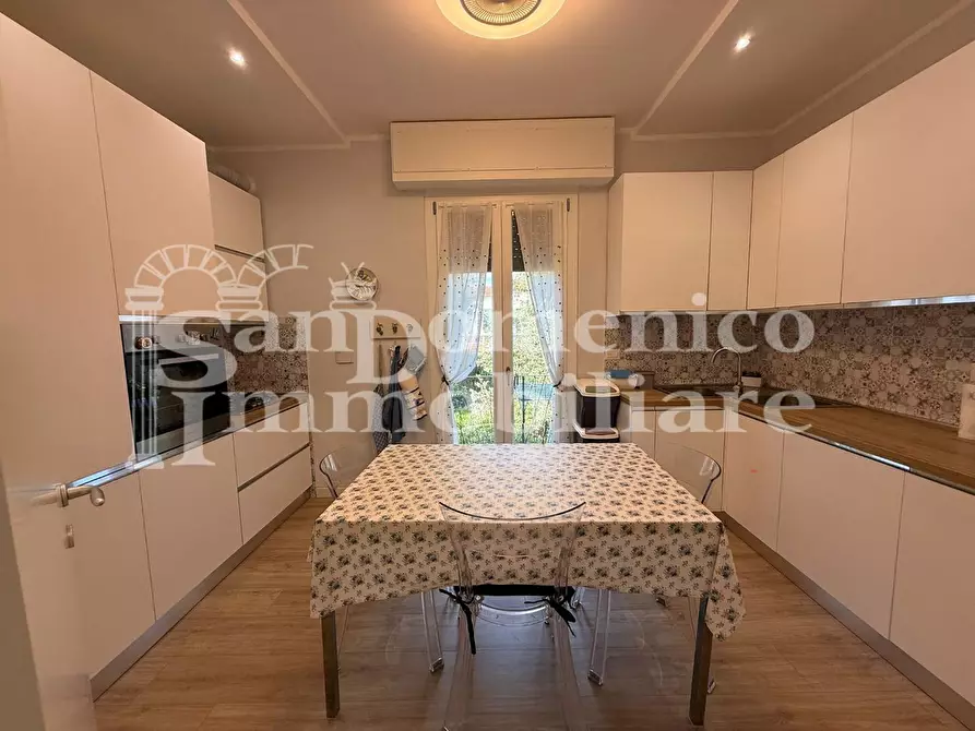 Immagine 11 di Villa in vendita  a Pisa