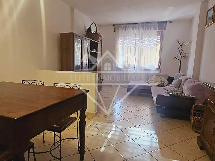 Immagine 2 di Appartamento in vendita  a Carrara