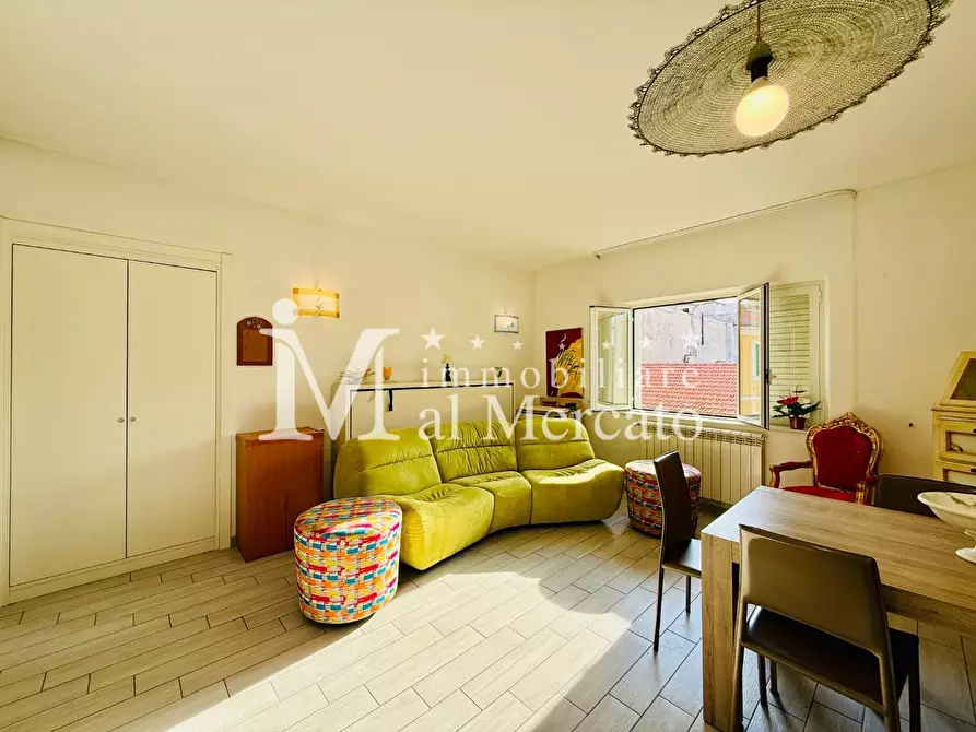 Immagine 2 di Appartamento in vendita  a Viareggio