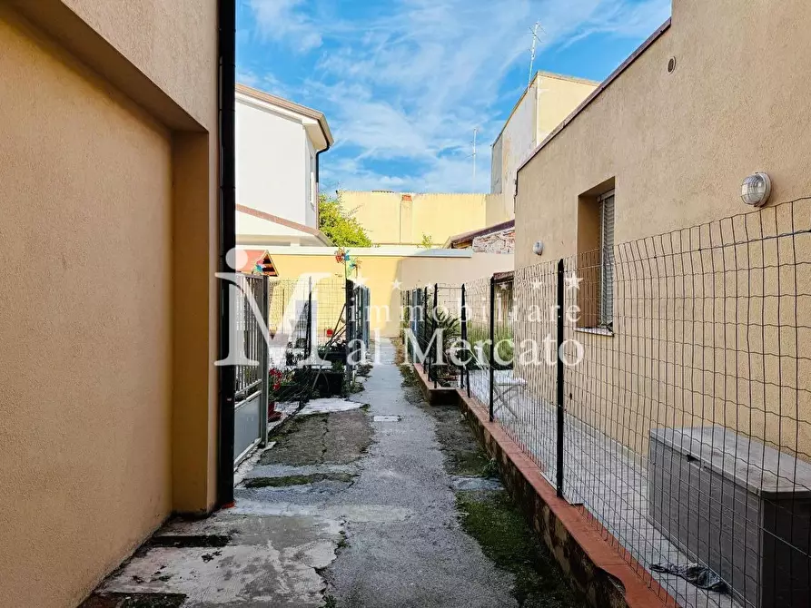 Immagine 53 di Appartamento in vendita  a Viareggio