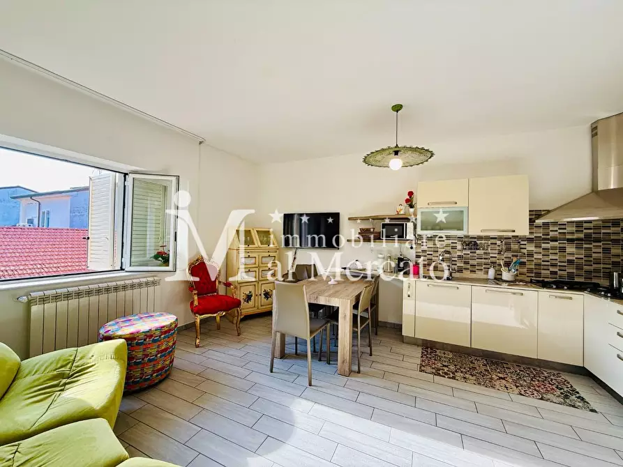 Immagine 18 di Appartamento in vendita  a Viareggio