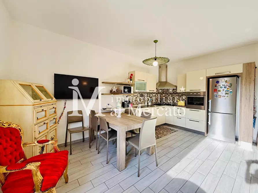 Immagine 10 di Appartamento in vendita  a Viareggio