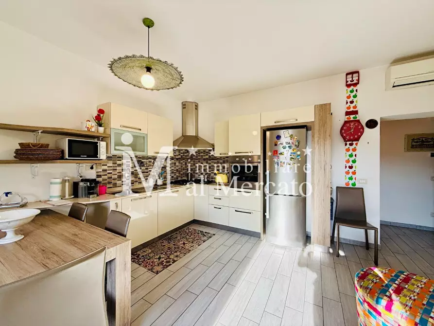 Immagine 11 di Appartamento in vendita  a Viareggio