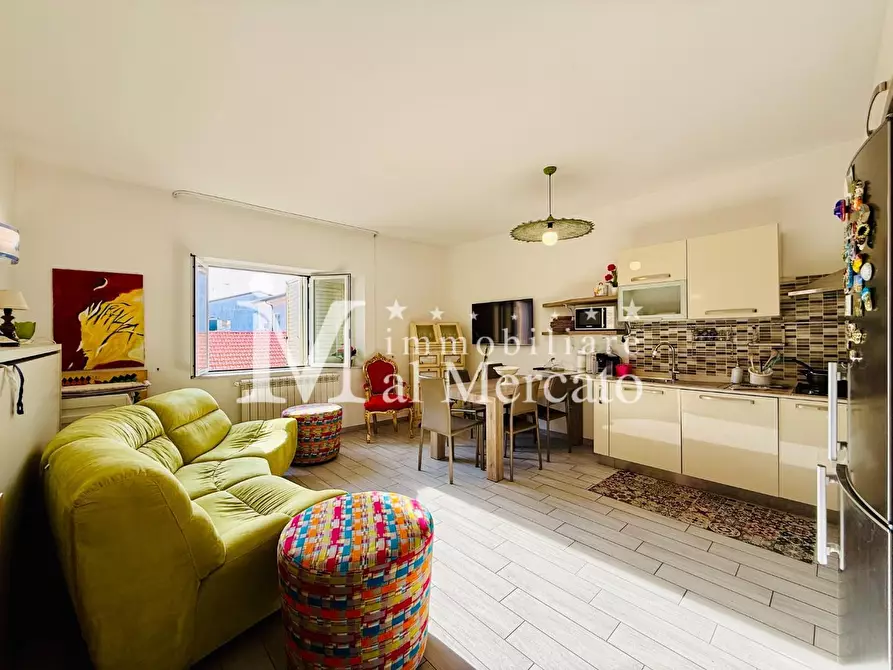 Immagine 8 di Appartamento in vendita  a Viareggio