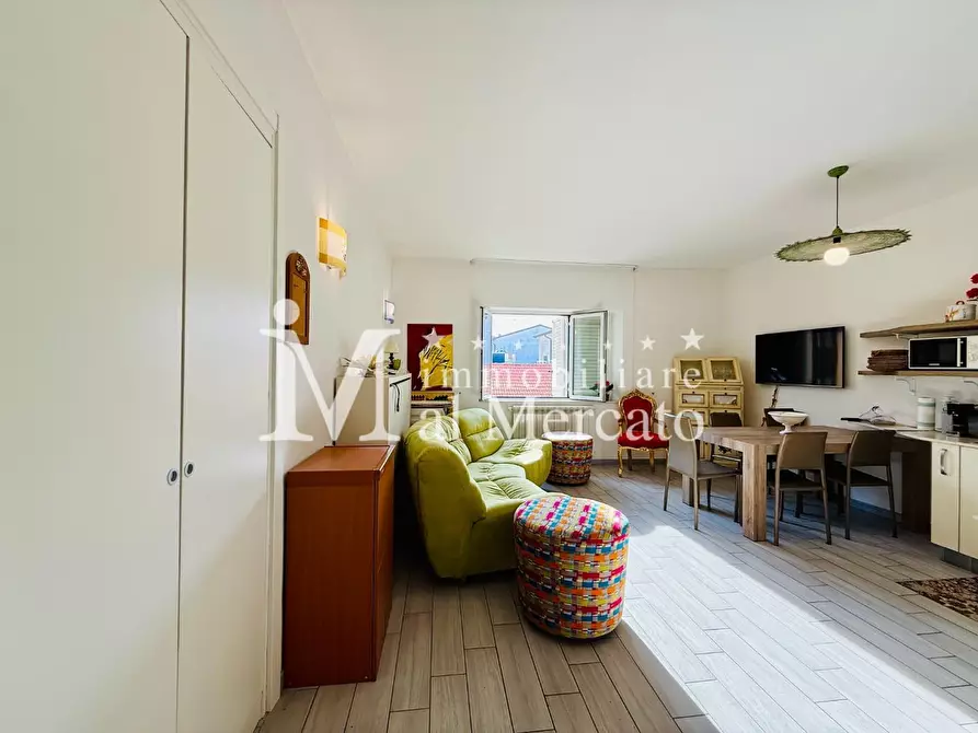 Immagine 5 di Appartamento in vendita  a Viareggio