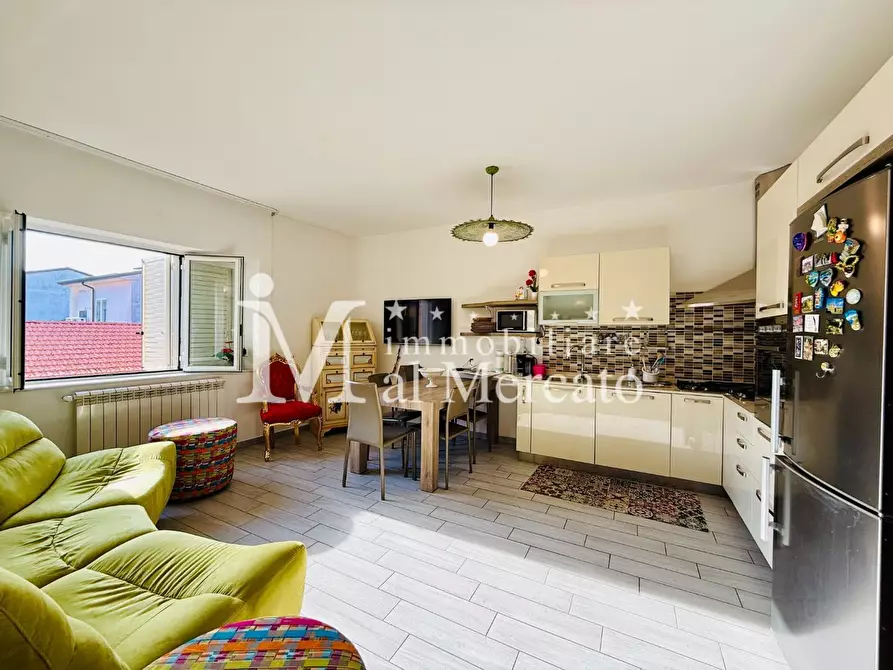 Immagine 14 di Appartamento in vendita  a Viareggio