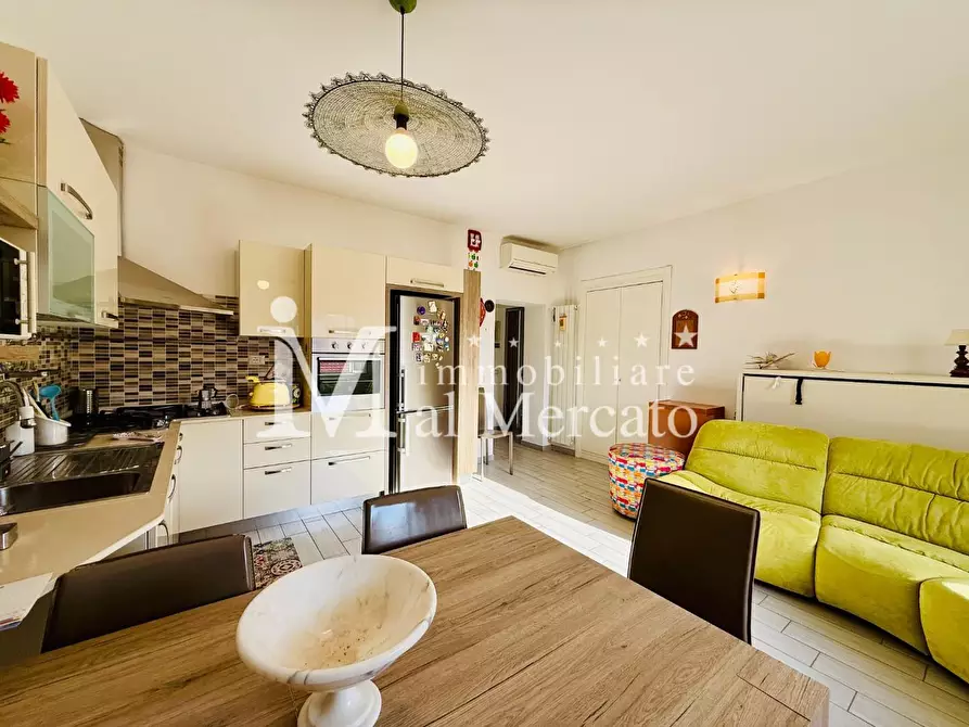 Immagine 13 di Appartamento in vendita  a Viareggio