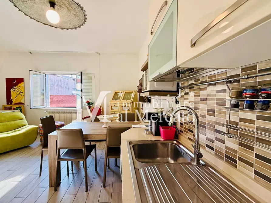 Immagine 17 di Appartamento in vendita  a Viareggio