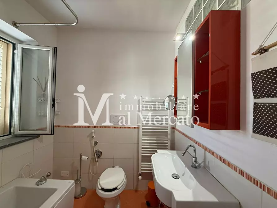 Immagine 27 di Appartamento in vendita  a Viareggio