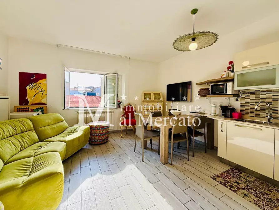 Immagine 16 di Appartamento in vendita  a Viareggio