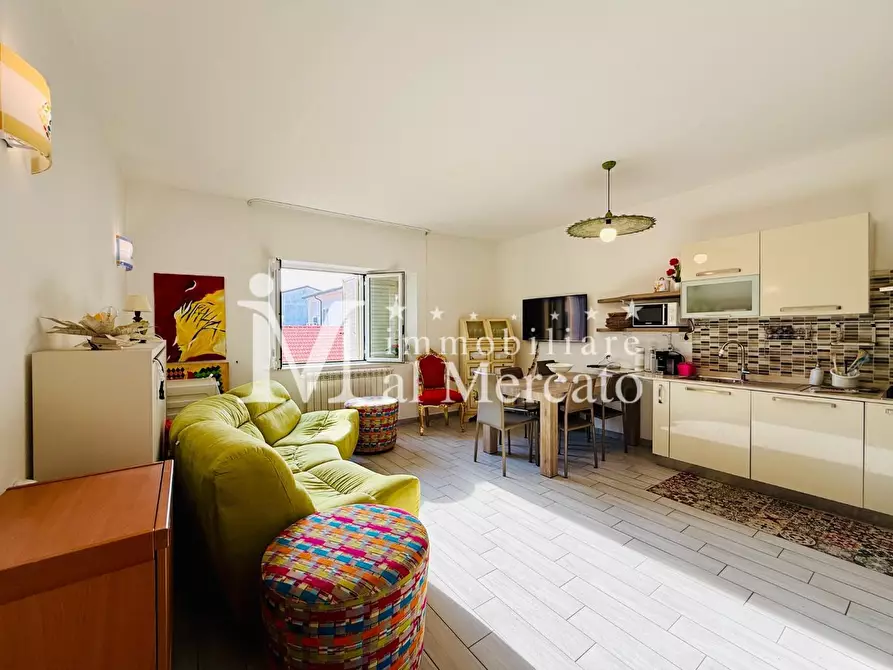 Immagine 15 di Appartamento in vendita  a Viareggio