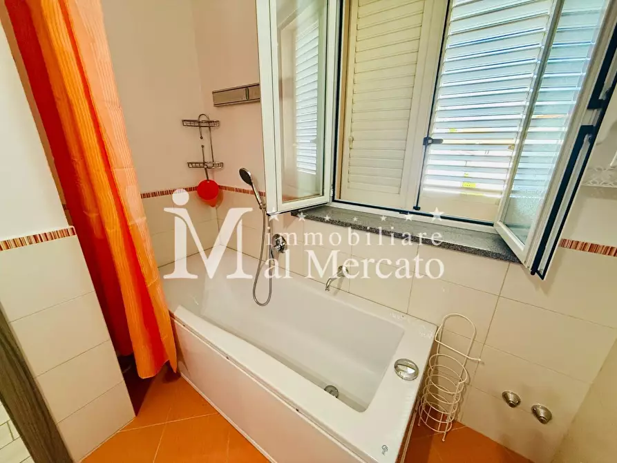 Immagine 28 di Appartamento in vendita  a Viareggio