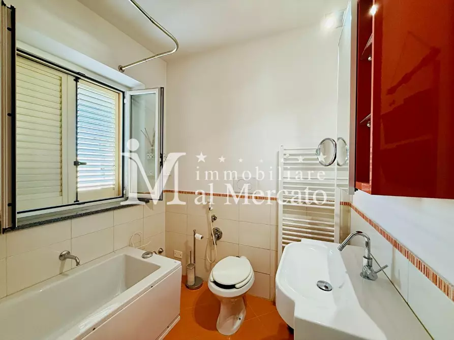 Immagine 26 di Appartamento in vendita  a Viareggio