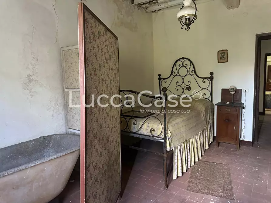 Immagine 21 di Villa in vendita  a Borgo A Mozzano
