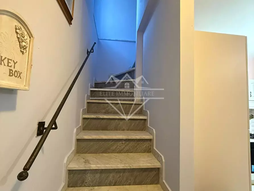 Immagine 7 di Porzione di casa in vendita  a Massa