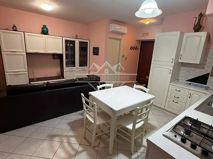 Immagine 1 di Porzione di casa in vendita  a Massa