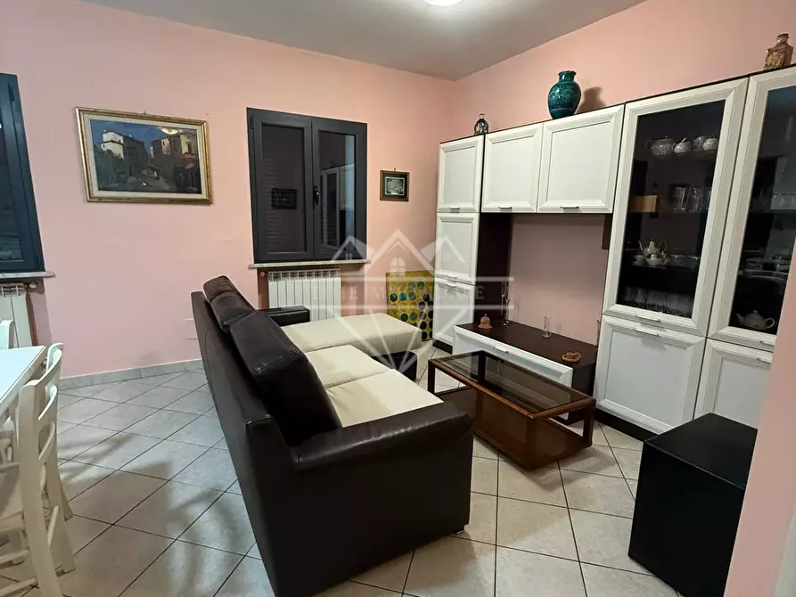 Immagine 2 di Porzione di casa in vendita  a Massa