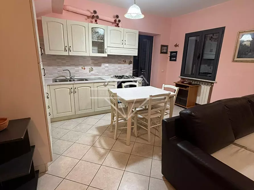 Immagine 3 di Porzione di casa in vendita  a Massa