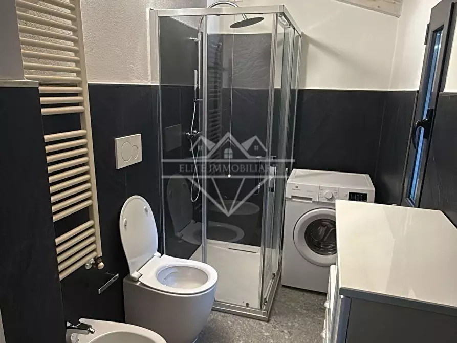 Immagine 14 di Porzione di casa in vendita  a Massa