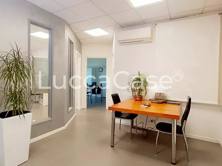 Immagine 2 di Ufficio in vendita  a Capannori