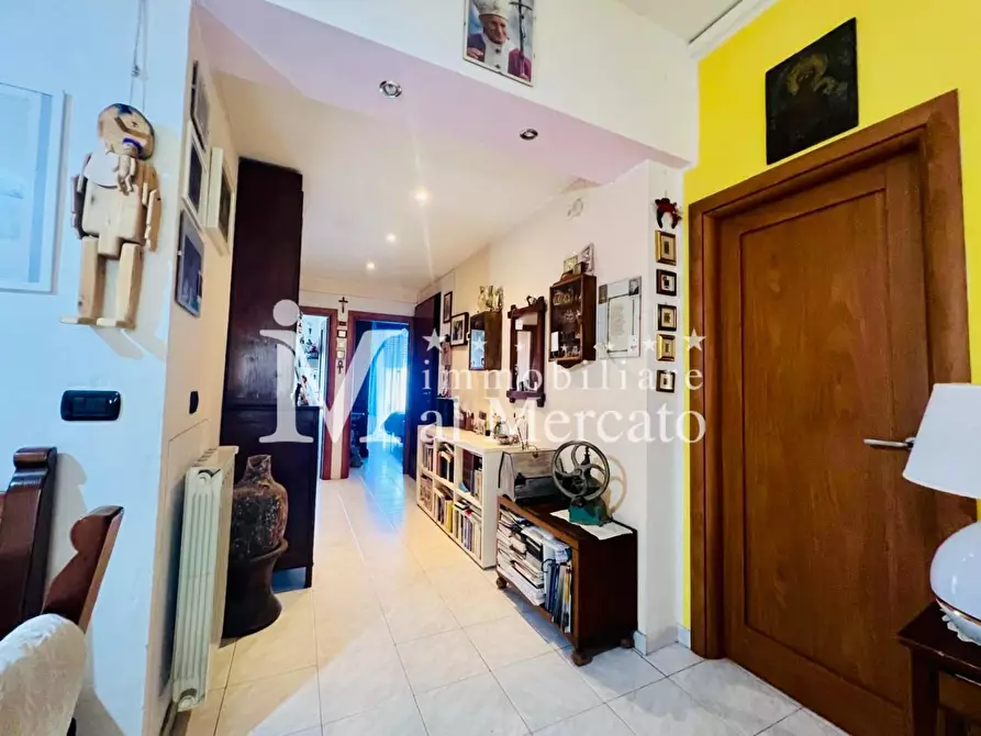 Immagine 13 di Appartamento in vendita  a Viareggio