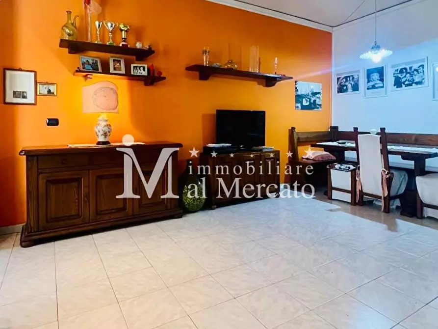 Immagine 4 di Appartamento in vendita  a Viareggio