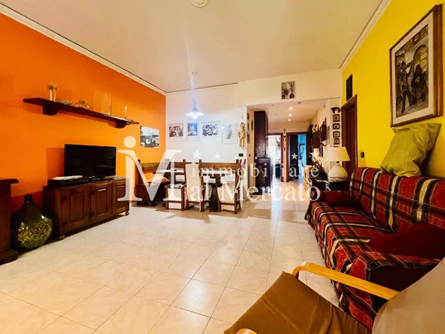 Immagine 3 di Appartamento in vendita  a Viareggio