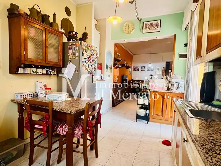 Immagine 11 di Appartamento in vendita  a Viareggio