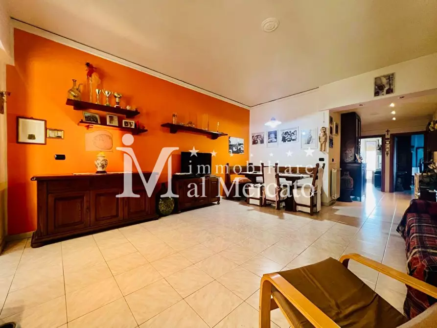 Immagine 1 di Appartamento in vendita  a Viareggio